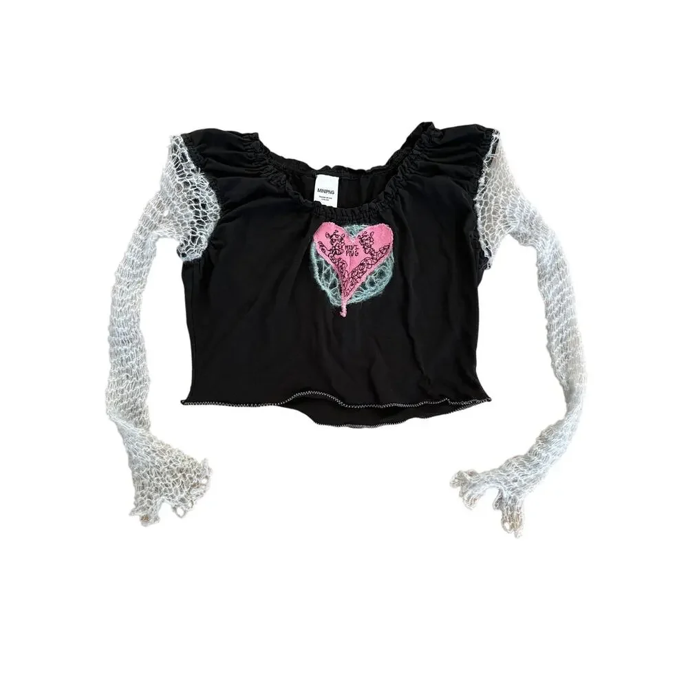 Minipng -Long Net Sleeve Heart Detail Crop Tee on Black & Gray